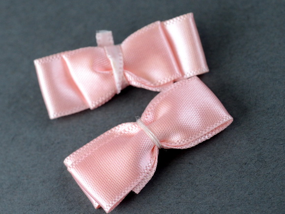 handt-tied-ribbon-bow